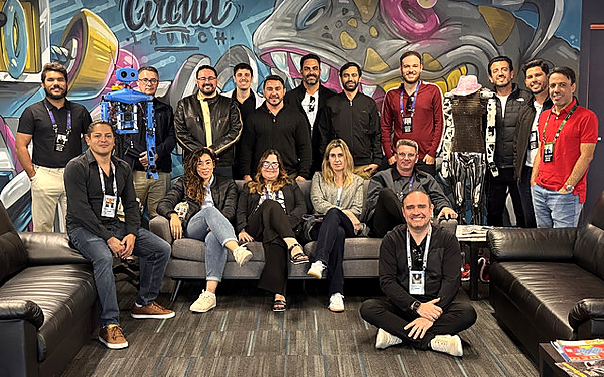 Turma APEX dentro do Circuit Launch, maior hub de robótica e impressão 3D do Vale do Silício